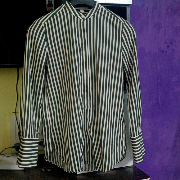 H&M Tops - Hm shirt ✌